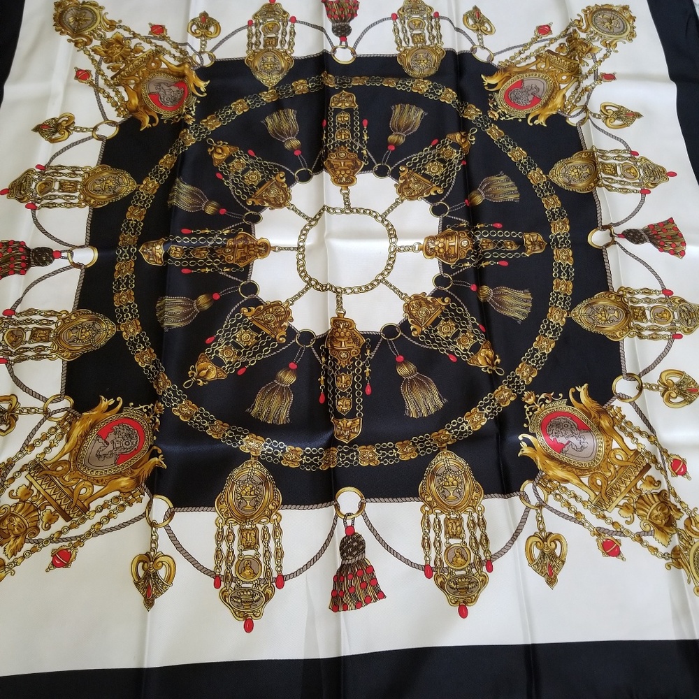 Berkshire black & white scarf 33" square